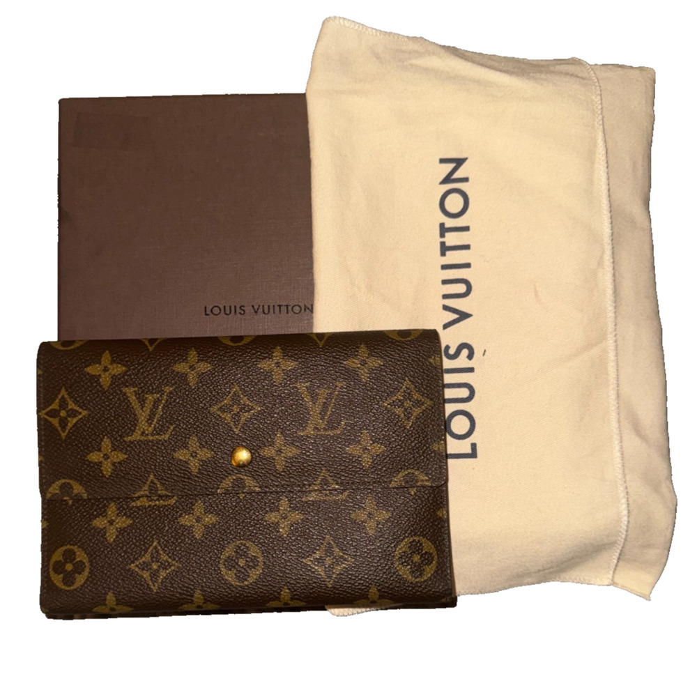 A01. RARE Louis Vuitton Pochette Passport Monogram XL Trifold Wallet M60135